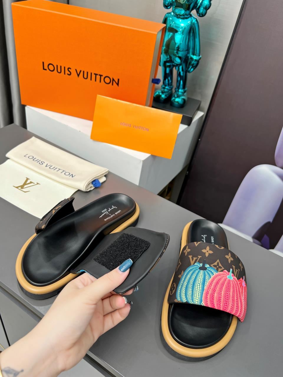 Louis Vuitton Slippers